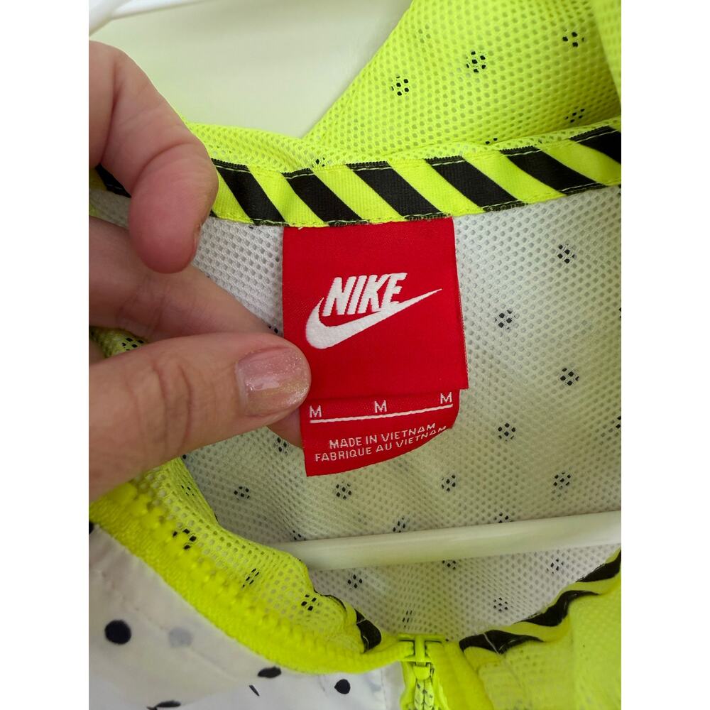 Nike Lightweight Windrunner Athletic Windbreaker … - image 5